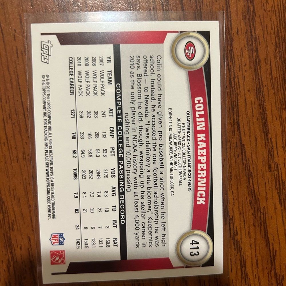 Colin Kaepernick 2011 Topps Rookie Card - Picture 2 of 2